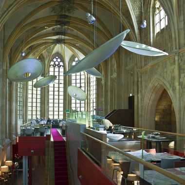 The nave has been repurposed to include the reception, restaurants, and guest spaces.
